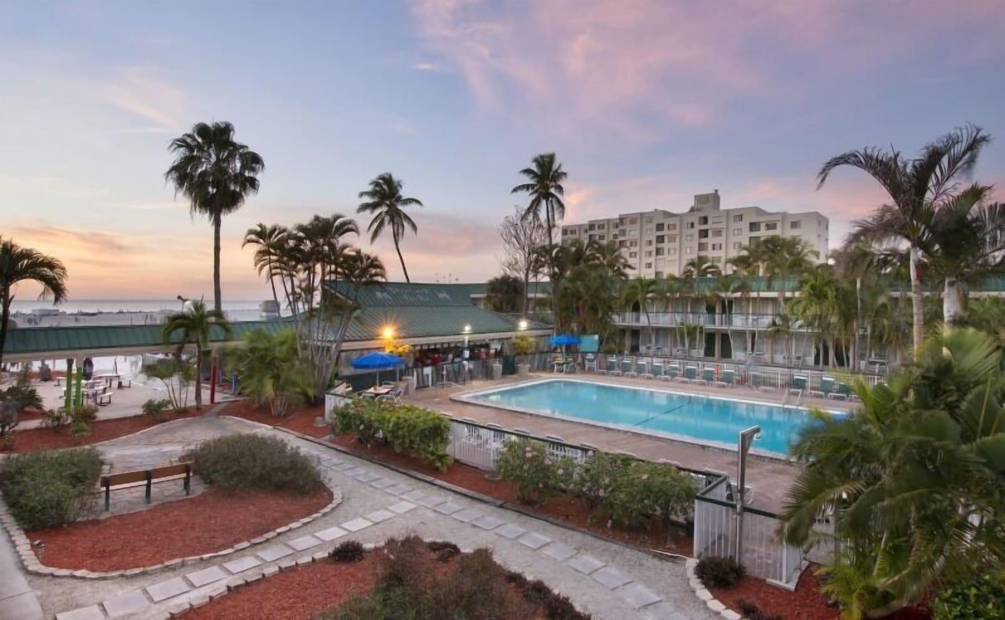 Wyndham Garden Fort Myers Beach Hotel Exterior photo