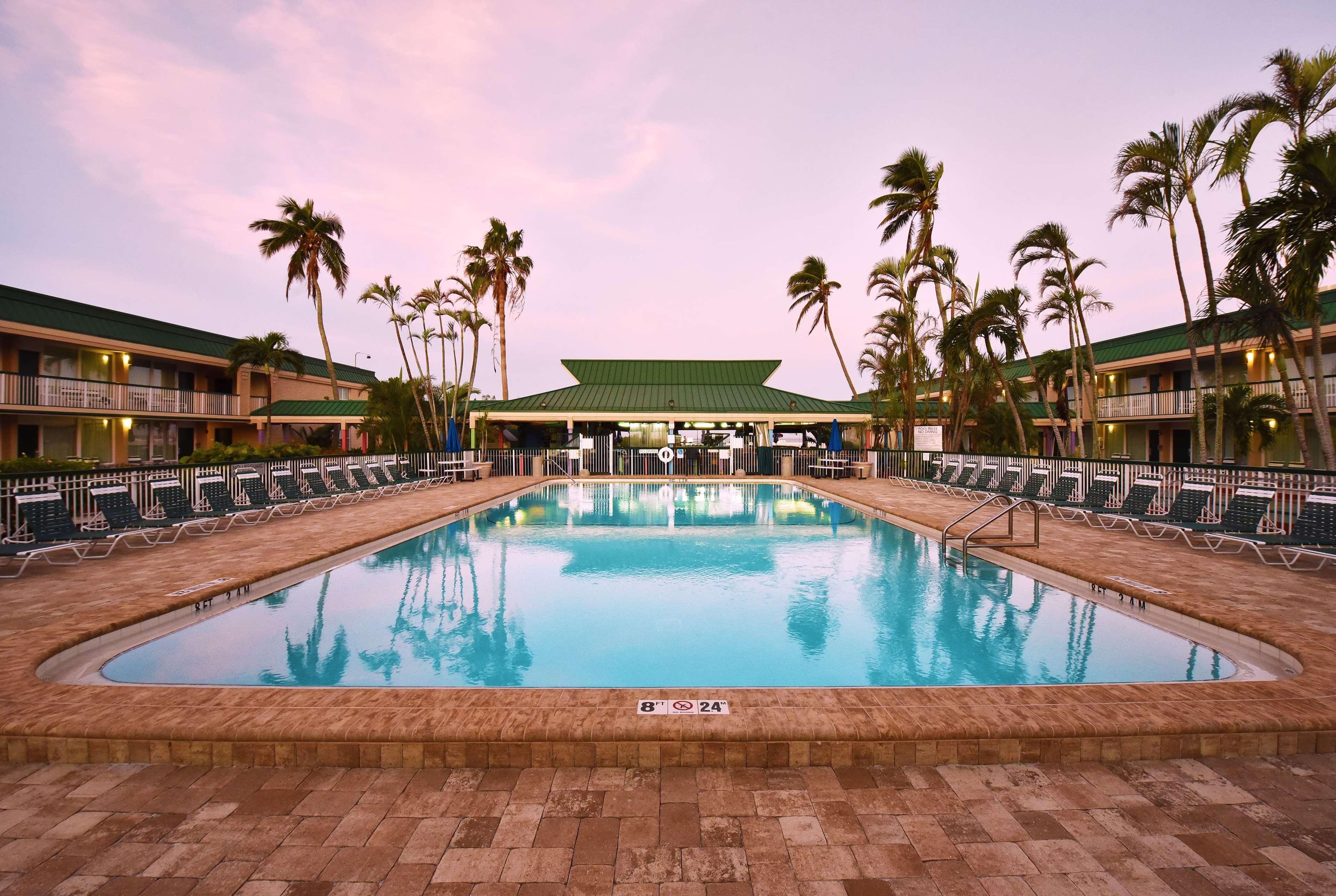 Wyndham Garden Fort Myers Beach Hotel Exterior photo