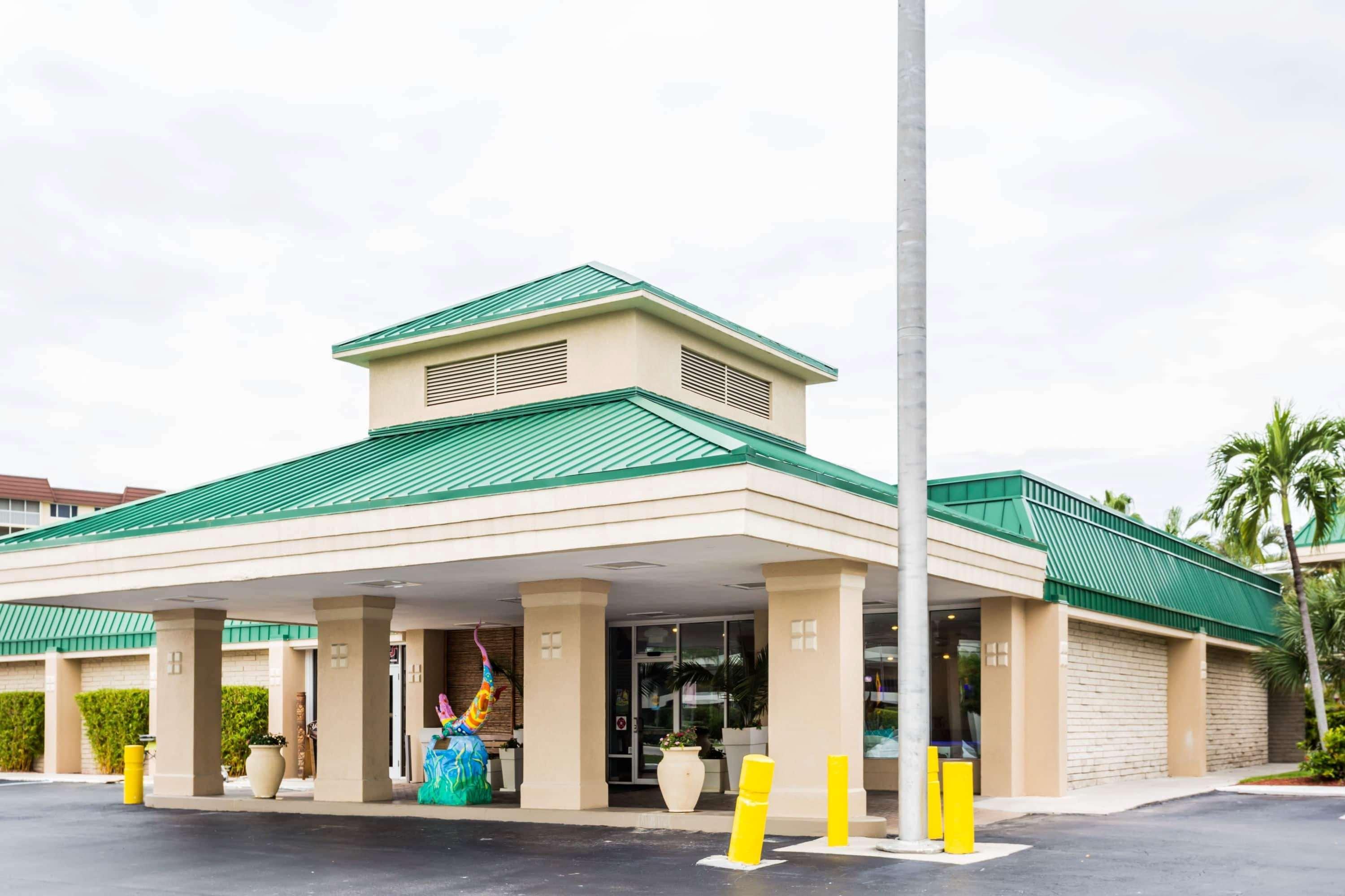 Wyndham Garden Fort Myers Beach Hotel Exterior photo