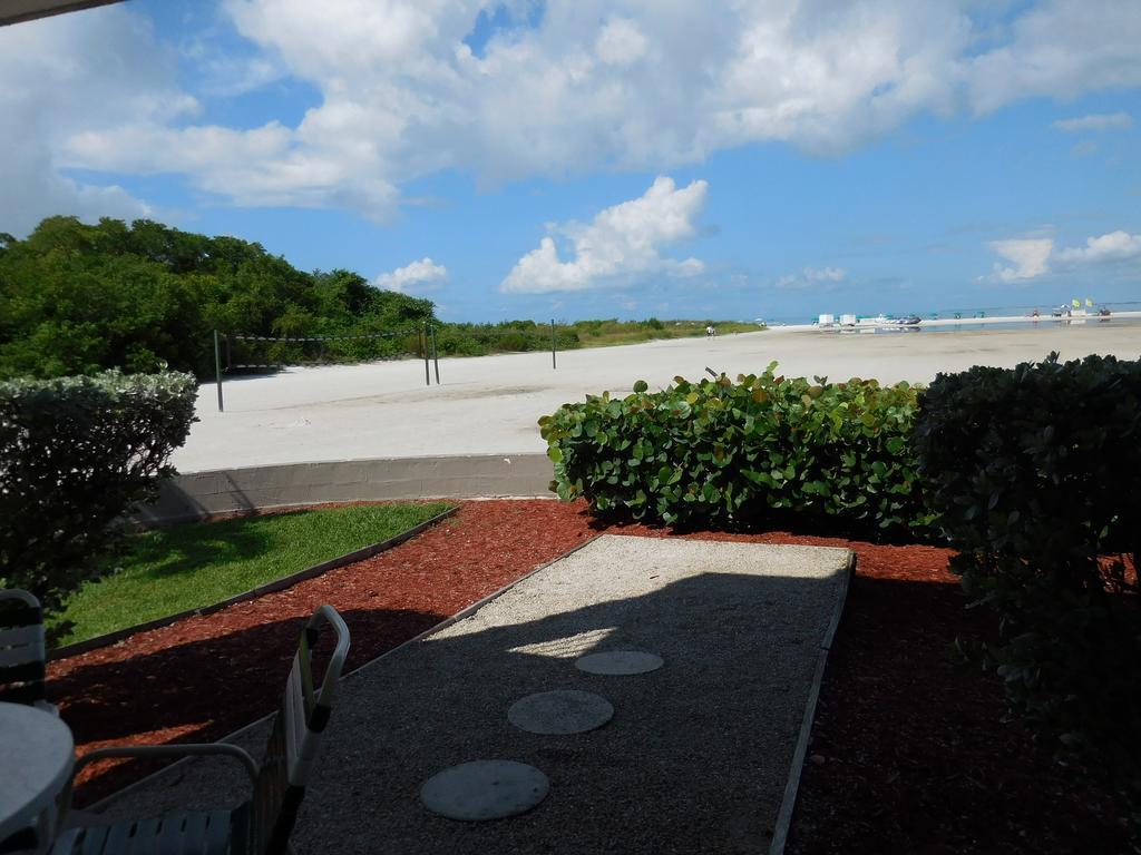 Wyndham Garden Fort Myers Beach Hotel Exterior photo