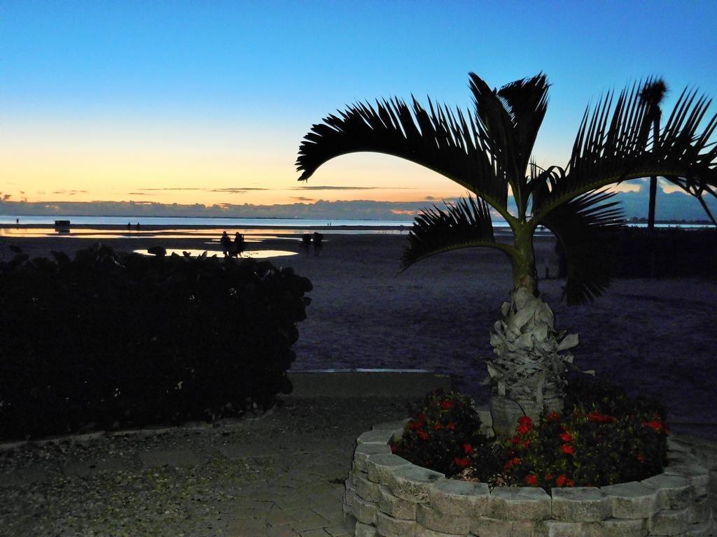 Wyndham Garden Fort Myers Beach Hotel Exterior photo