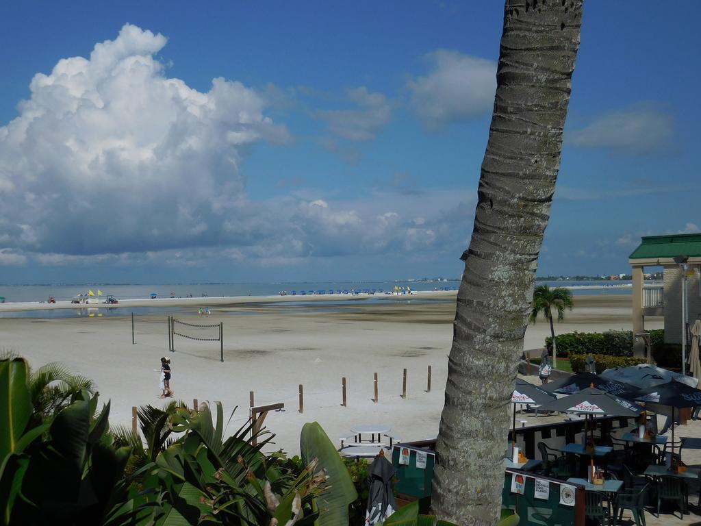 Wyndham Garden Fort Myers Beach Hotel Exterior photo