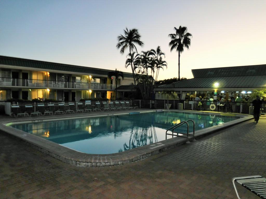 Wyndham Garden Fort Myers Beach Hotel Exterior photo