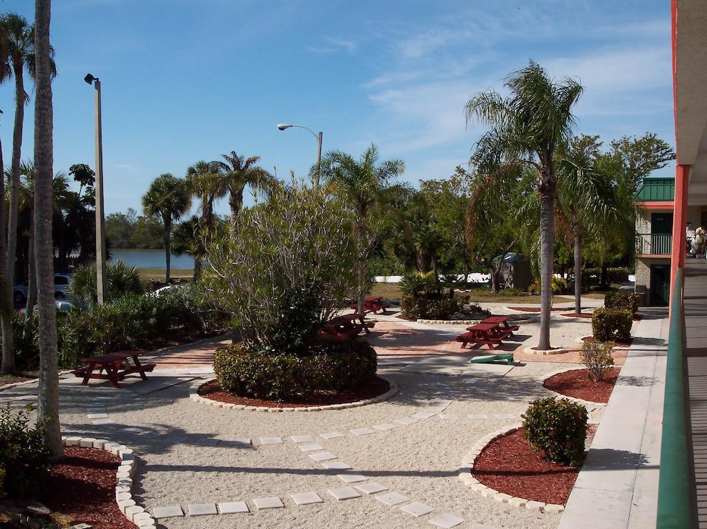 Wyndham Garden Fort Myers Beach Hotel Exterior photo