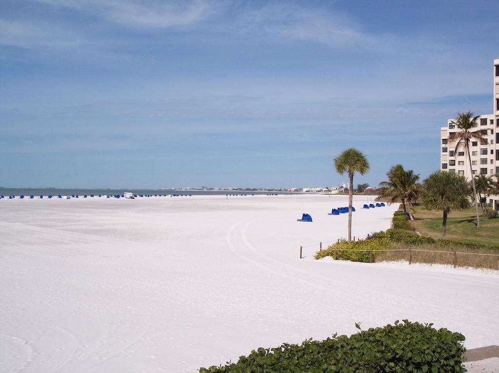 Wyndham Garden Fort Myers Beach Hotel Exterior photo