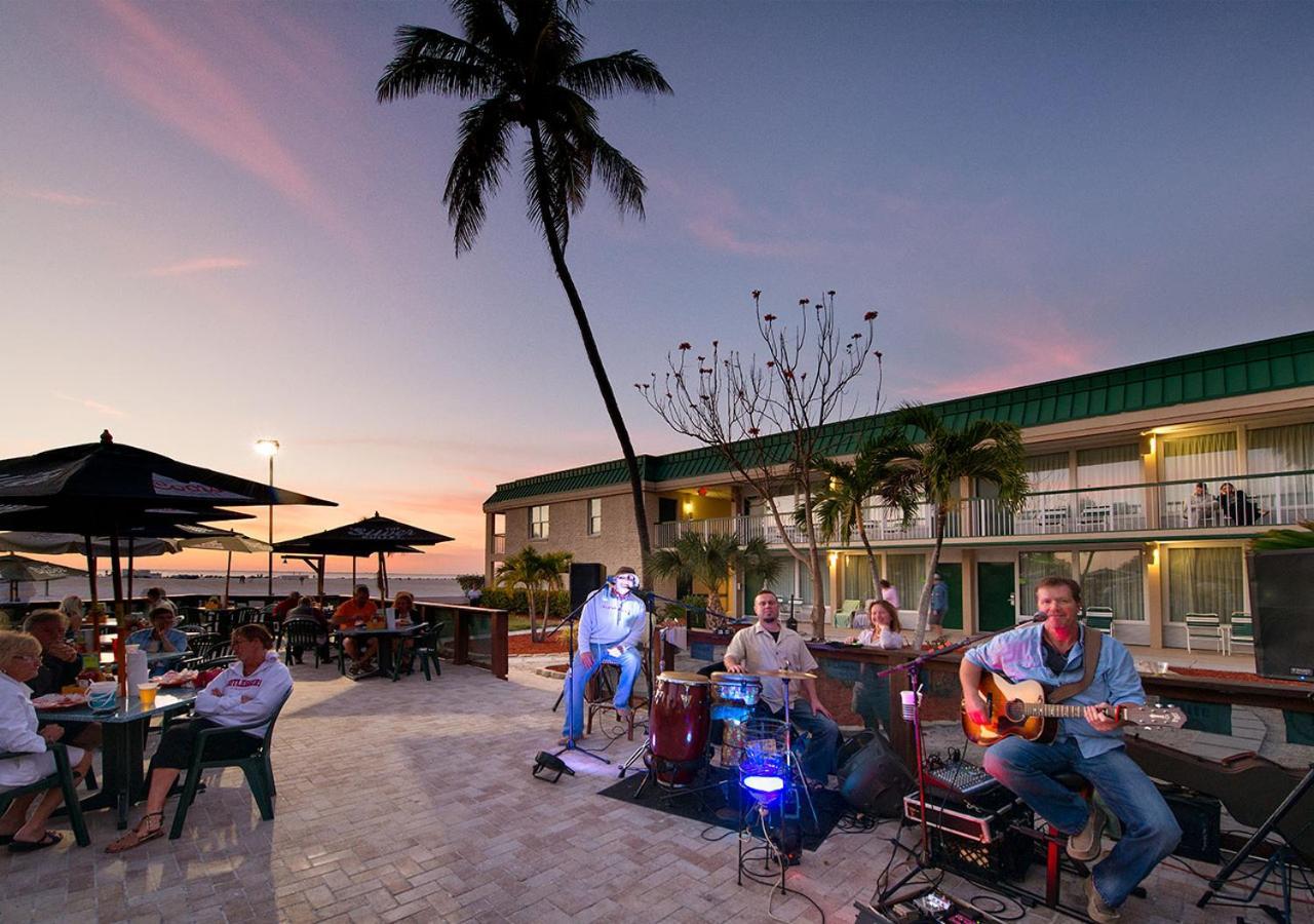 Wyndham Garden Fort Myers Beach Hotel Exterior photo