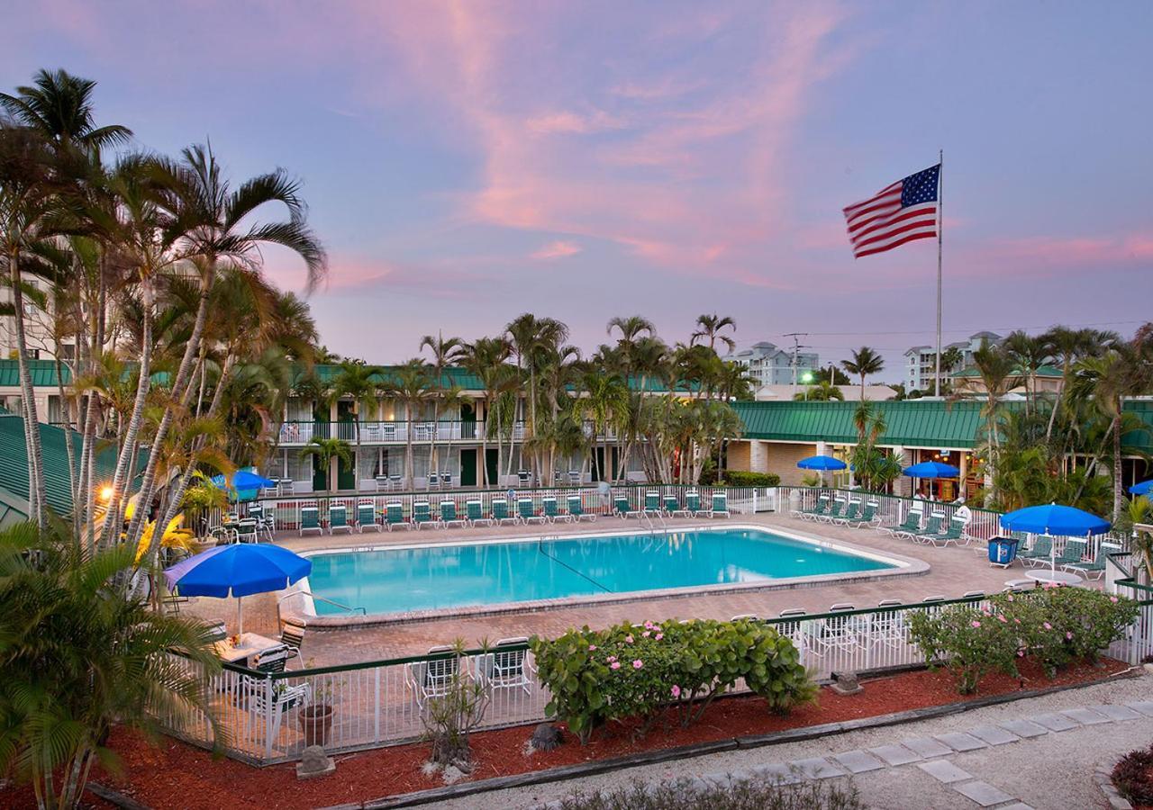 Wyndham Garden Fort Myers Beach Hotel Exterior photo