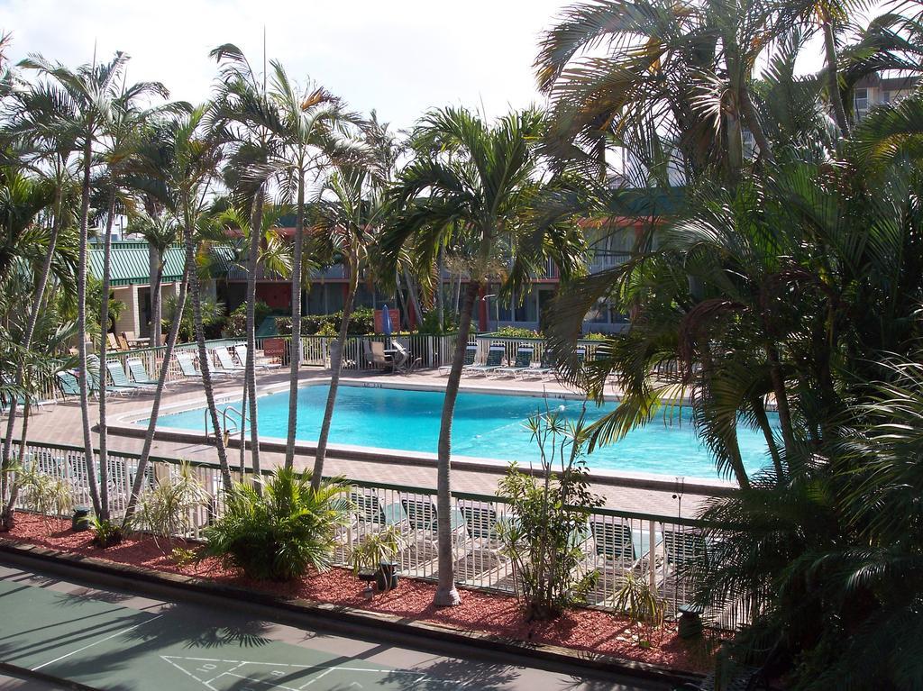 Wyndham Garden Fort Myers Beach Hotel Exterior photo